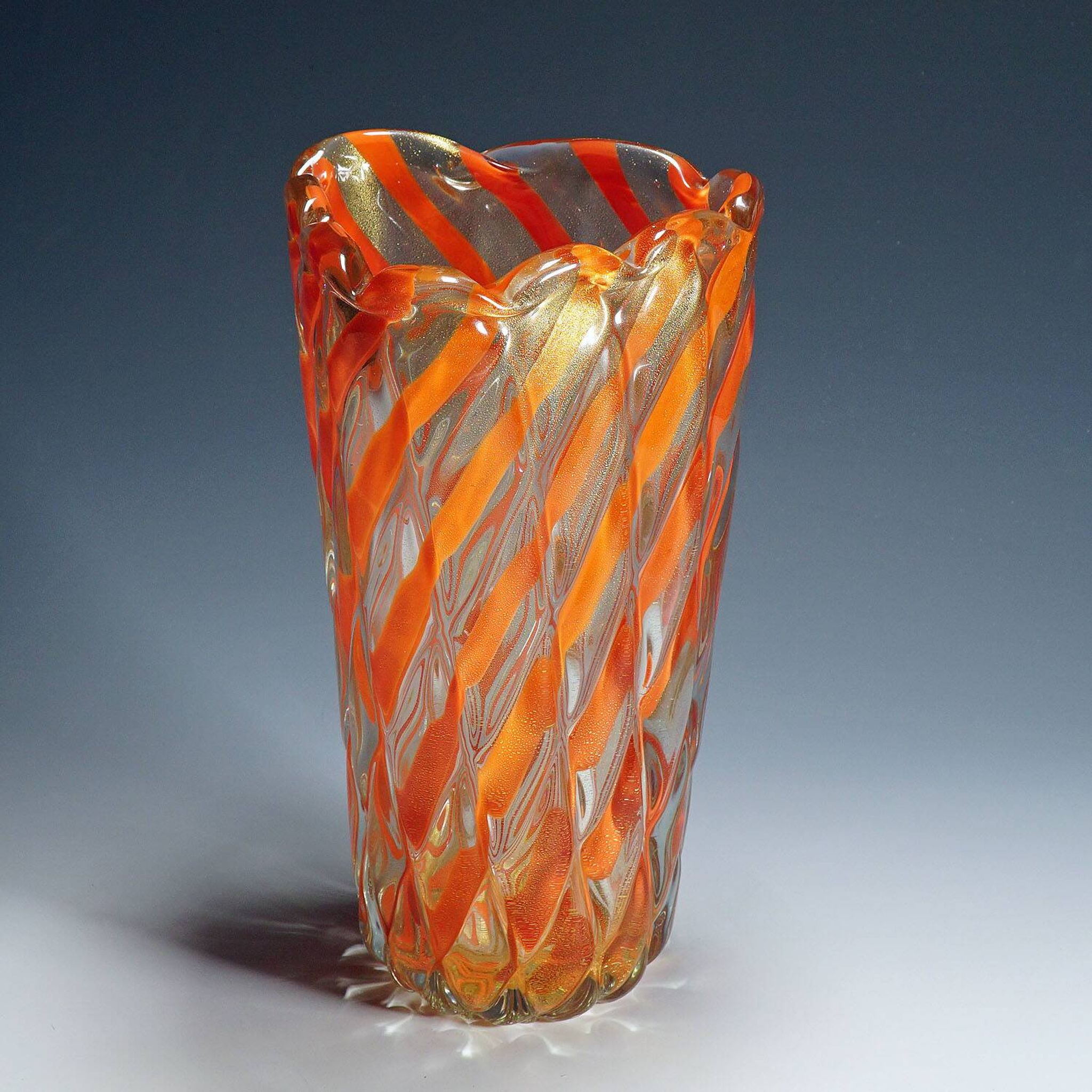 Ribbed 'Corallo Oro' vase by Alfredo Barbini, 1960s