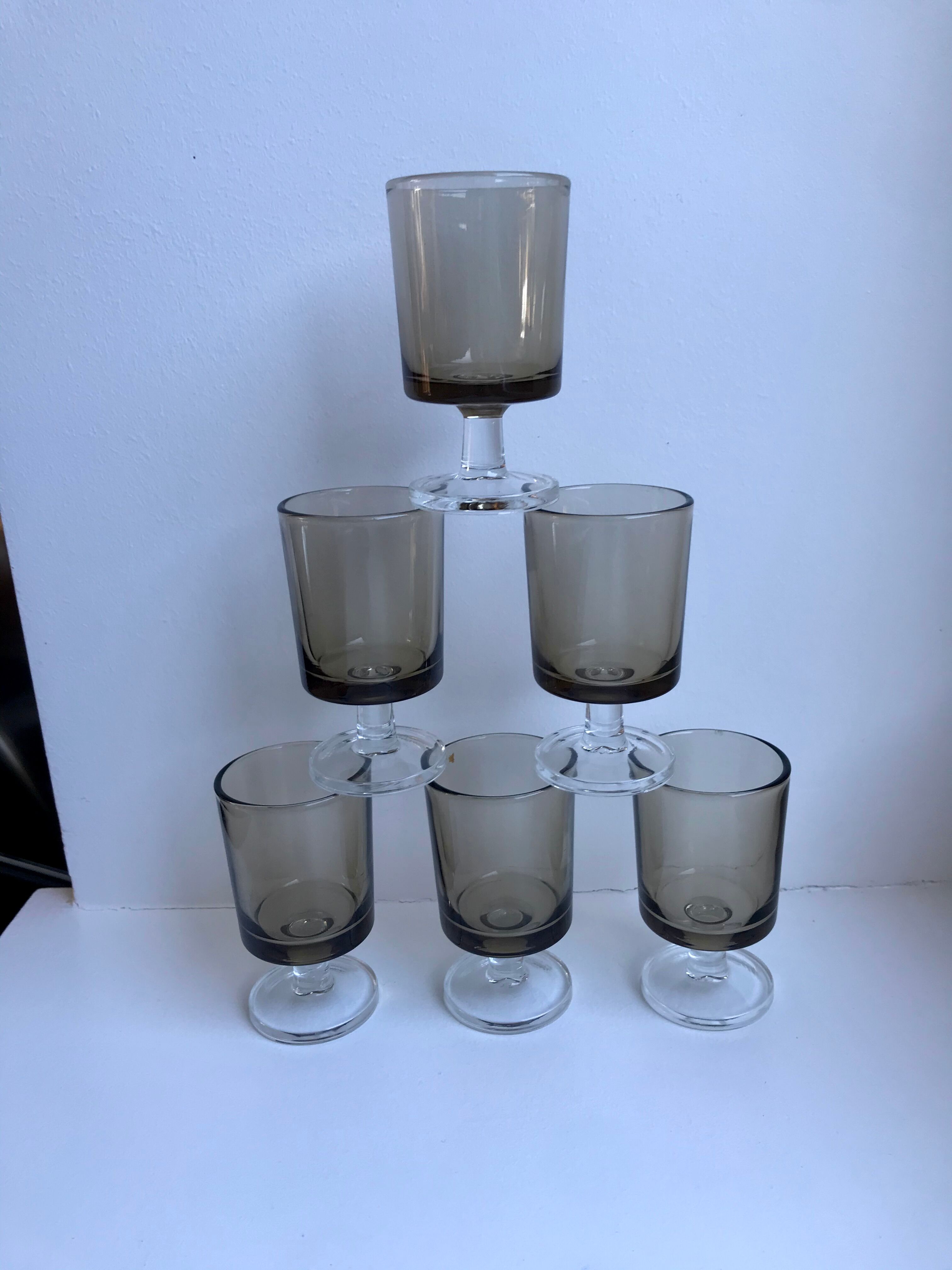 Lot de 5 verres à liqueur en verre fumé design années 70