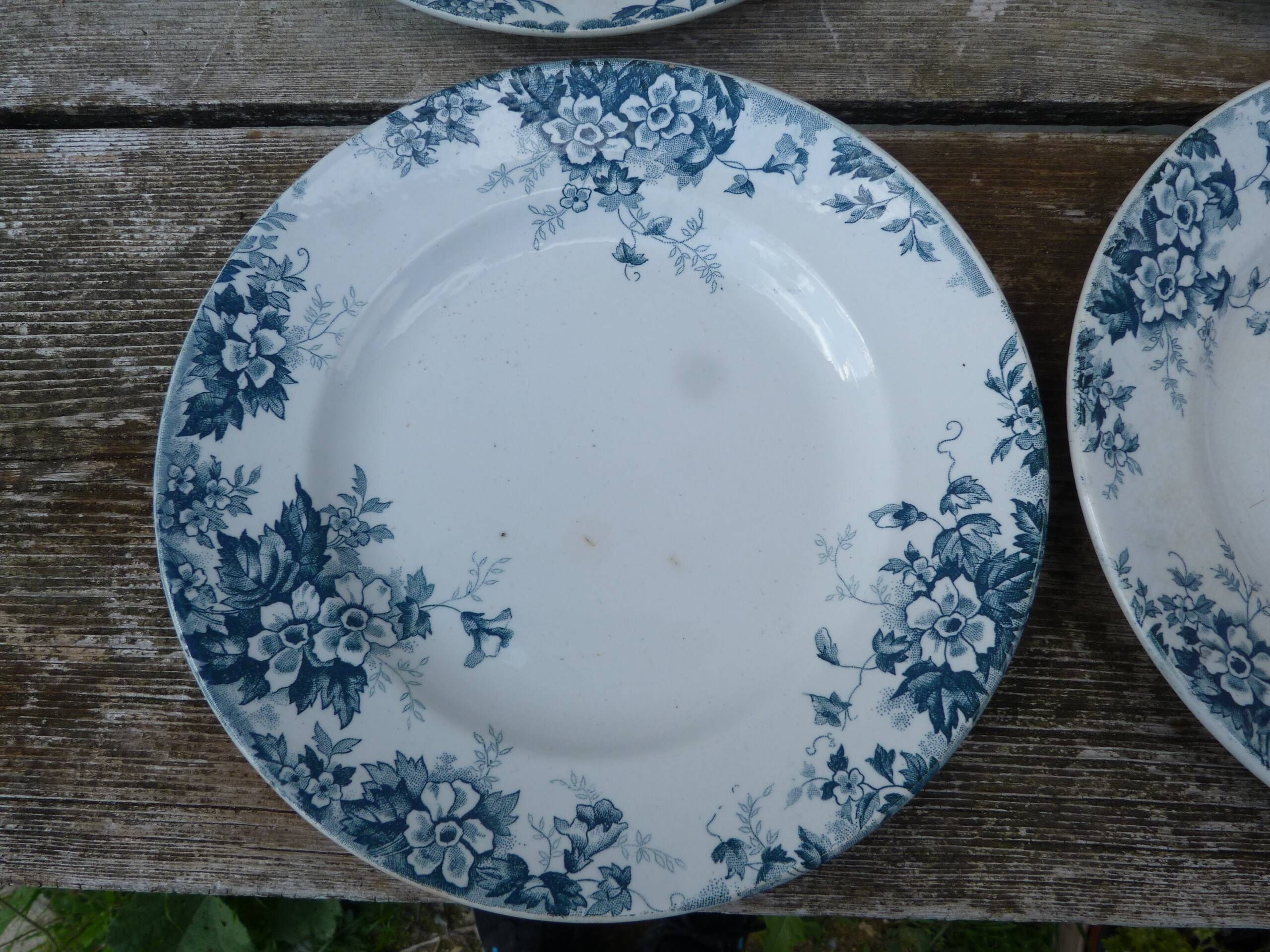 Set of 4 Saint Amand Hamage Marie Louise service plates with b motifs
