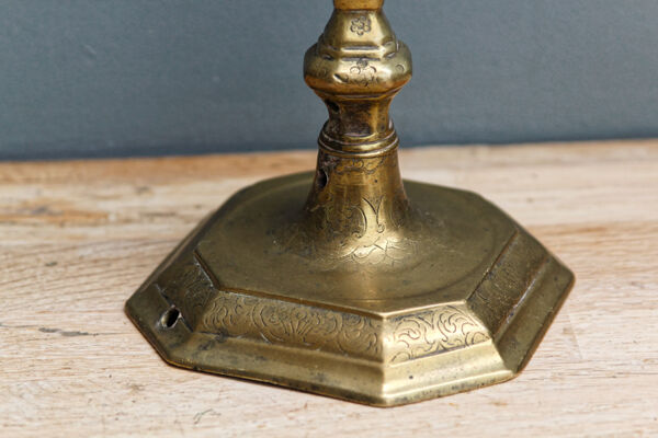 Bougeoir en bronze ciselé époque Louis XIV