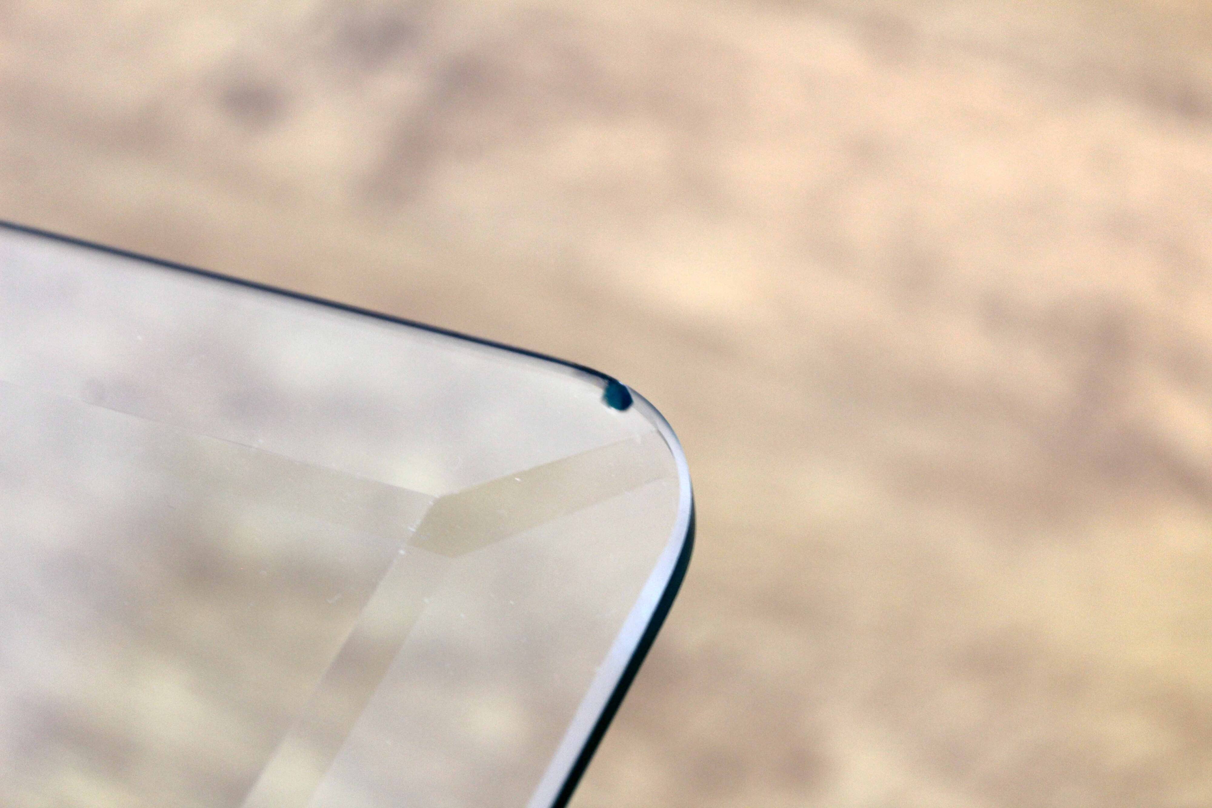 Table basse en rotin et verre