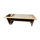 Oak coffee table published by Votre maison.