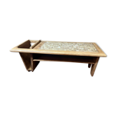 Oak coffee table published by Votre maison.