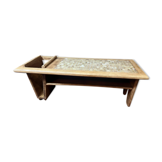 Oak coffee table published by Votre maison.