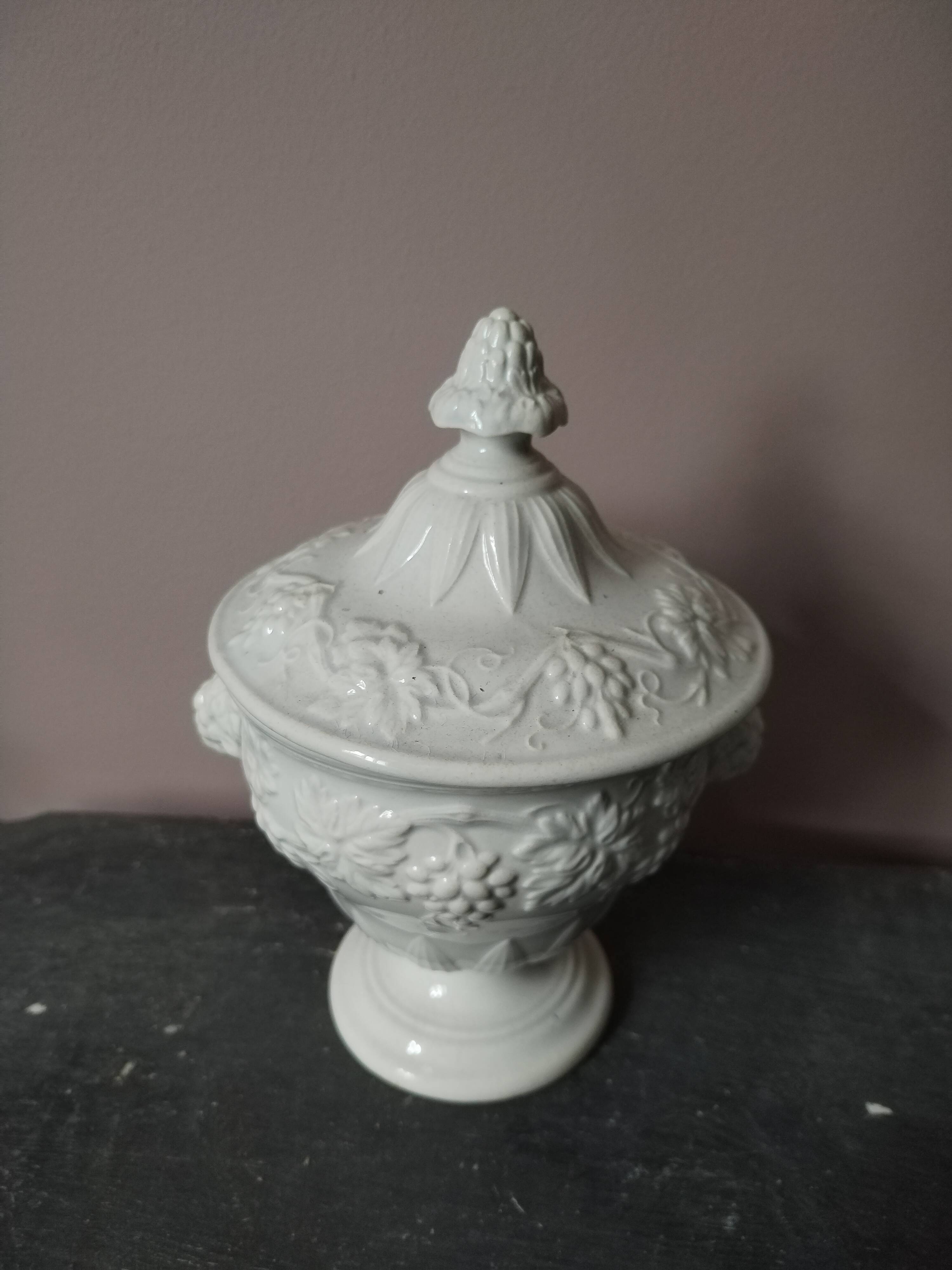 Sugar bowl Creil Montereau