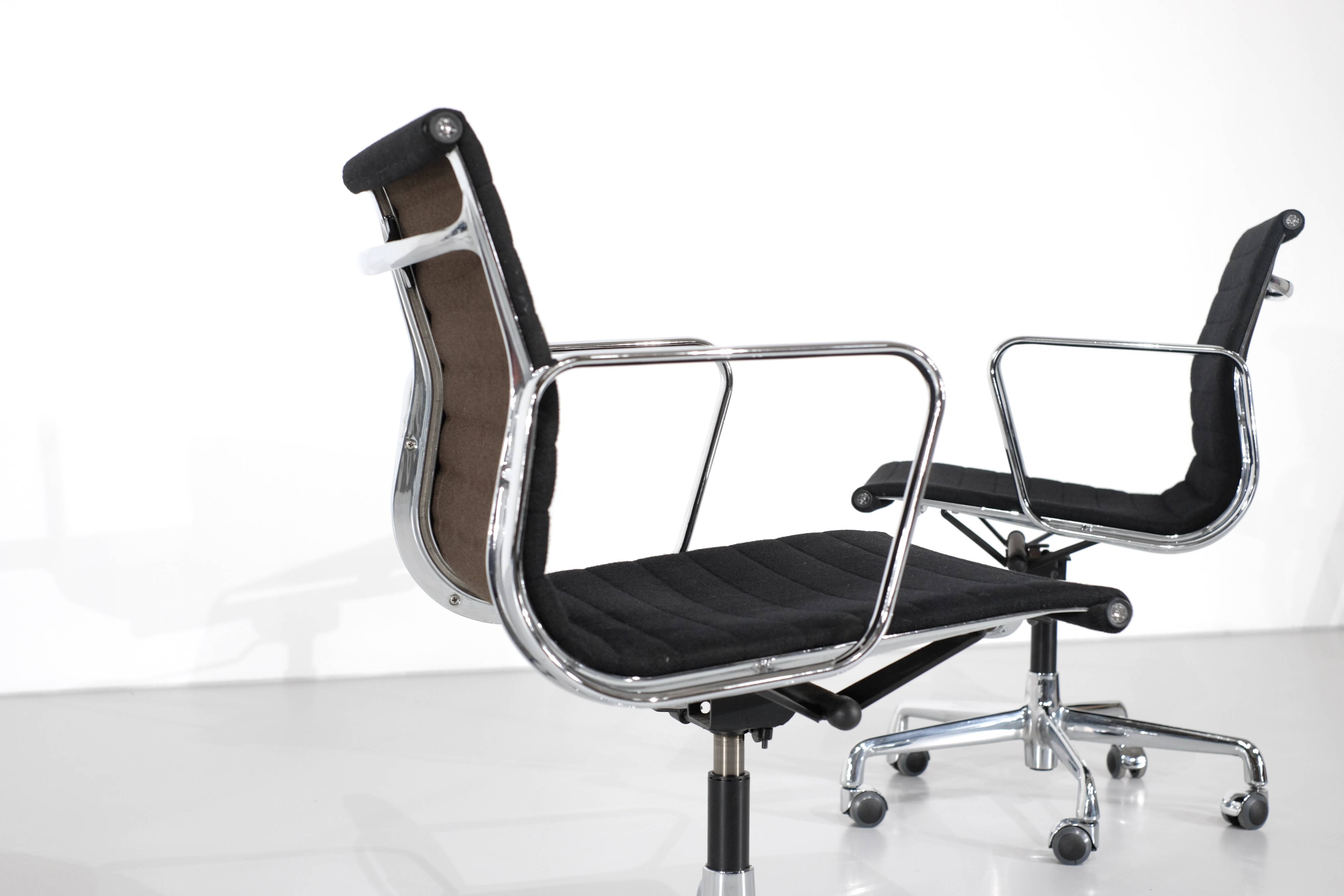 Ensemble de fauteuils " EA 117 " Charles Ray Eames pour ICF USA 1969.