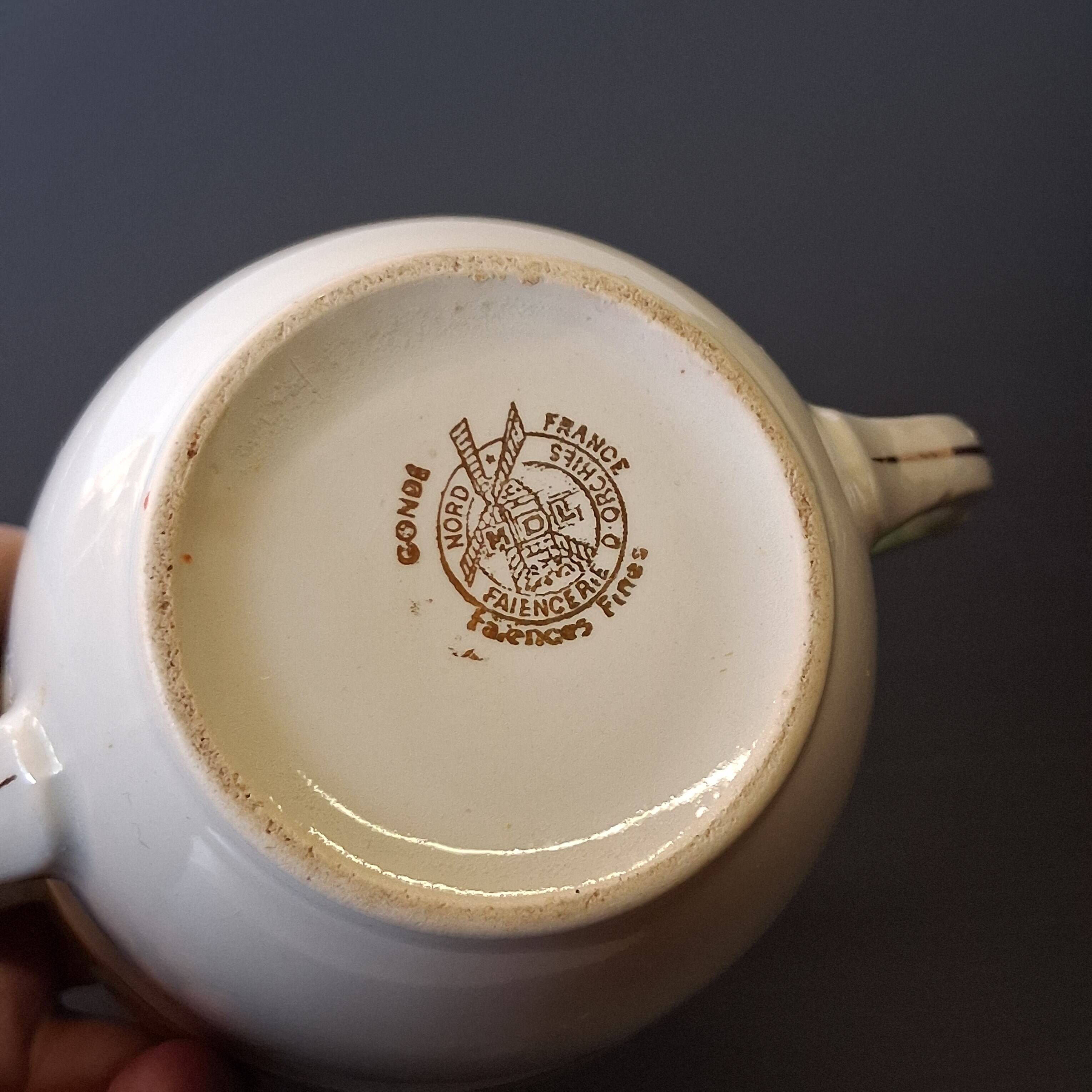 Old mint green sugar bowl from Moulin des Loups, model "Gondé", in good condition.