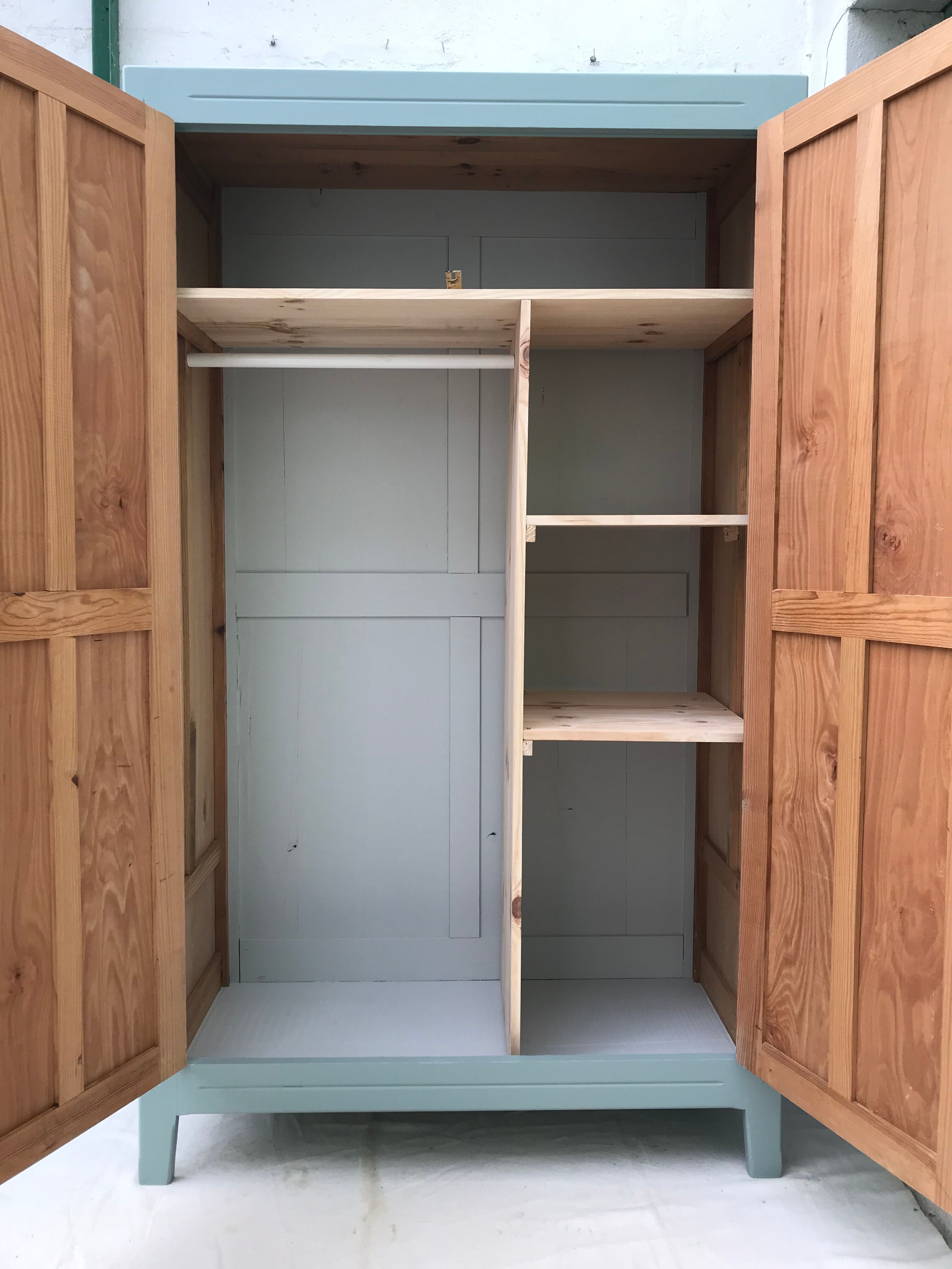 Armoire parisienne vert amande from Ressources
