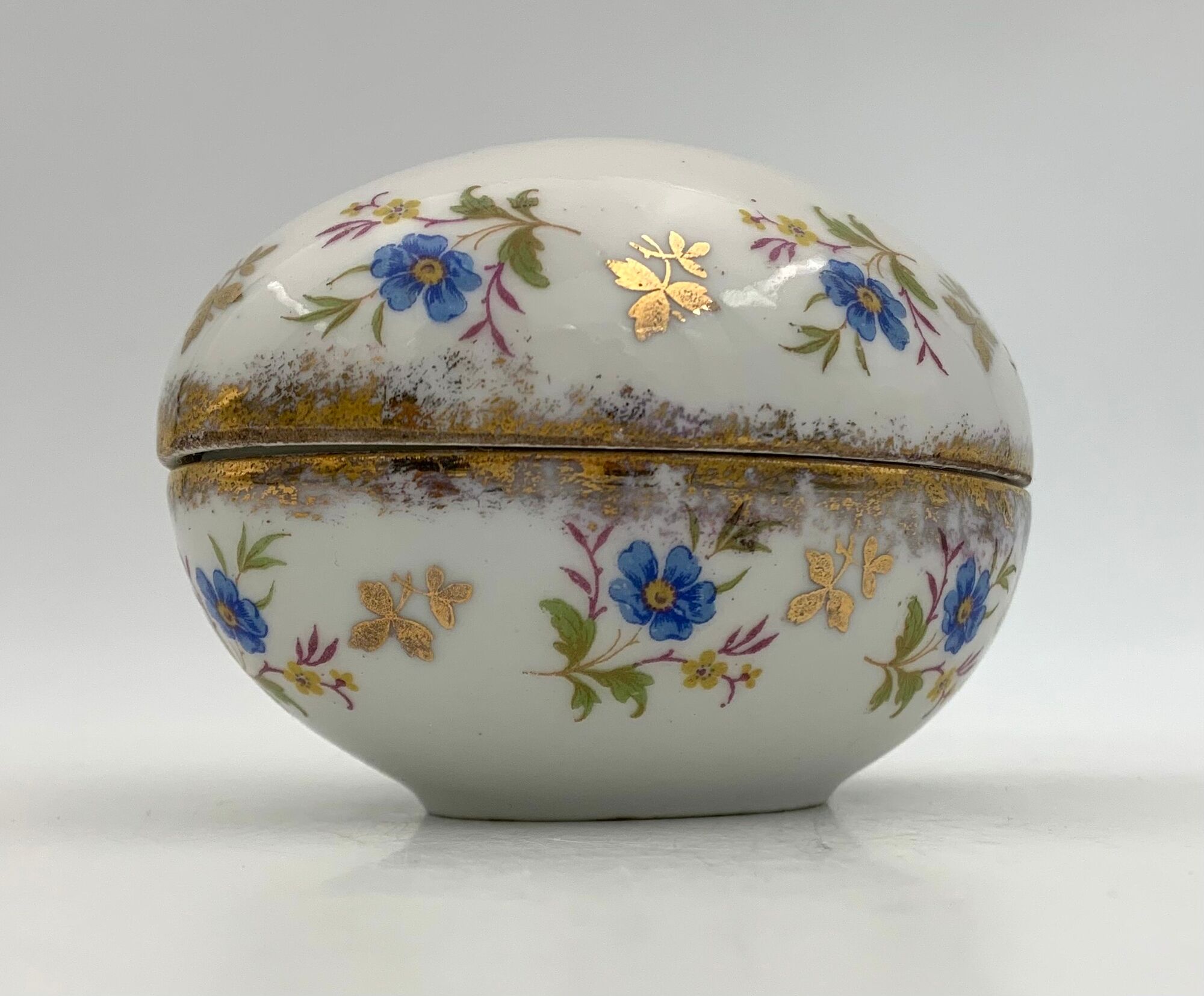 Vintage box in Limoges porcelain, egg shape, floral decoration - twentieth century