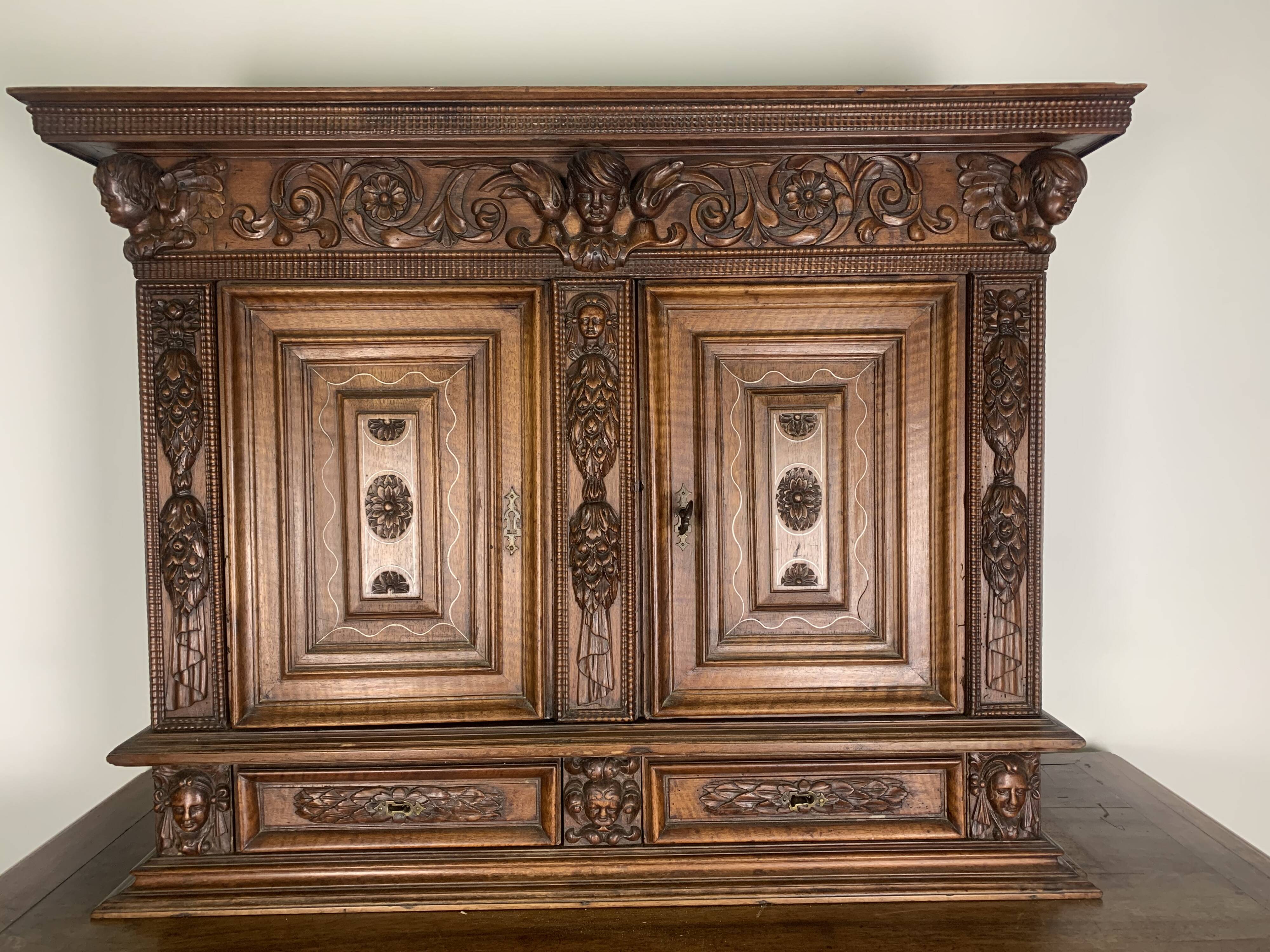 Two-body sideboard with withdrawal