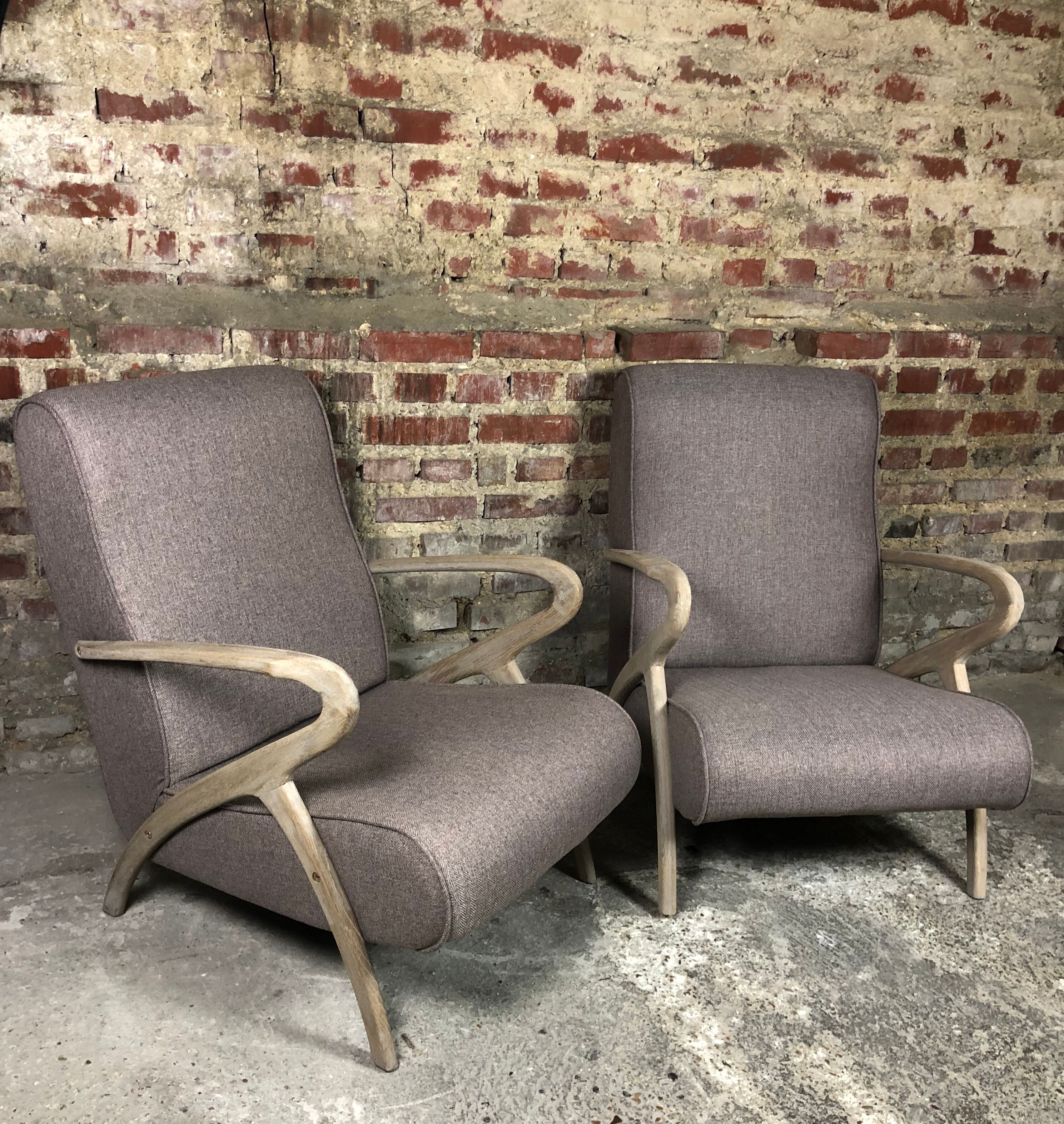 Chairs (pair) in curved rough oak and beige and brown woven mottled fabrics