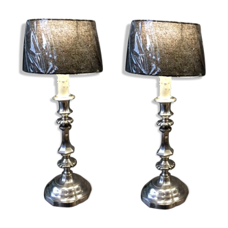 Paire de lampes en bronze argente de style Louis XV abat-jour contemporain