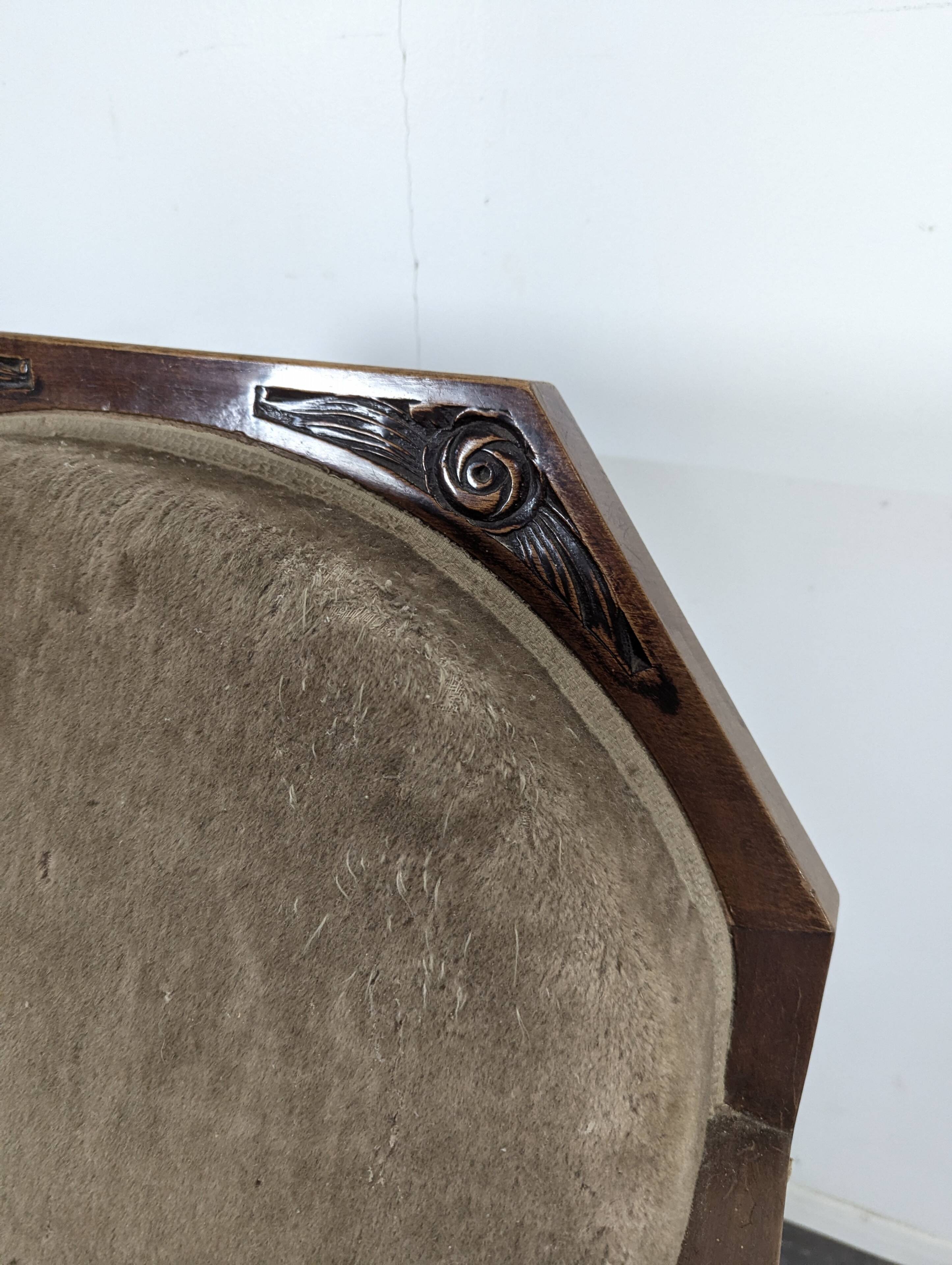 Art Deco armchair in Mahogany