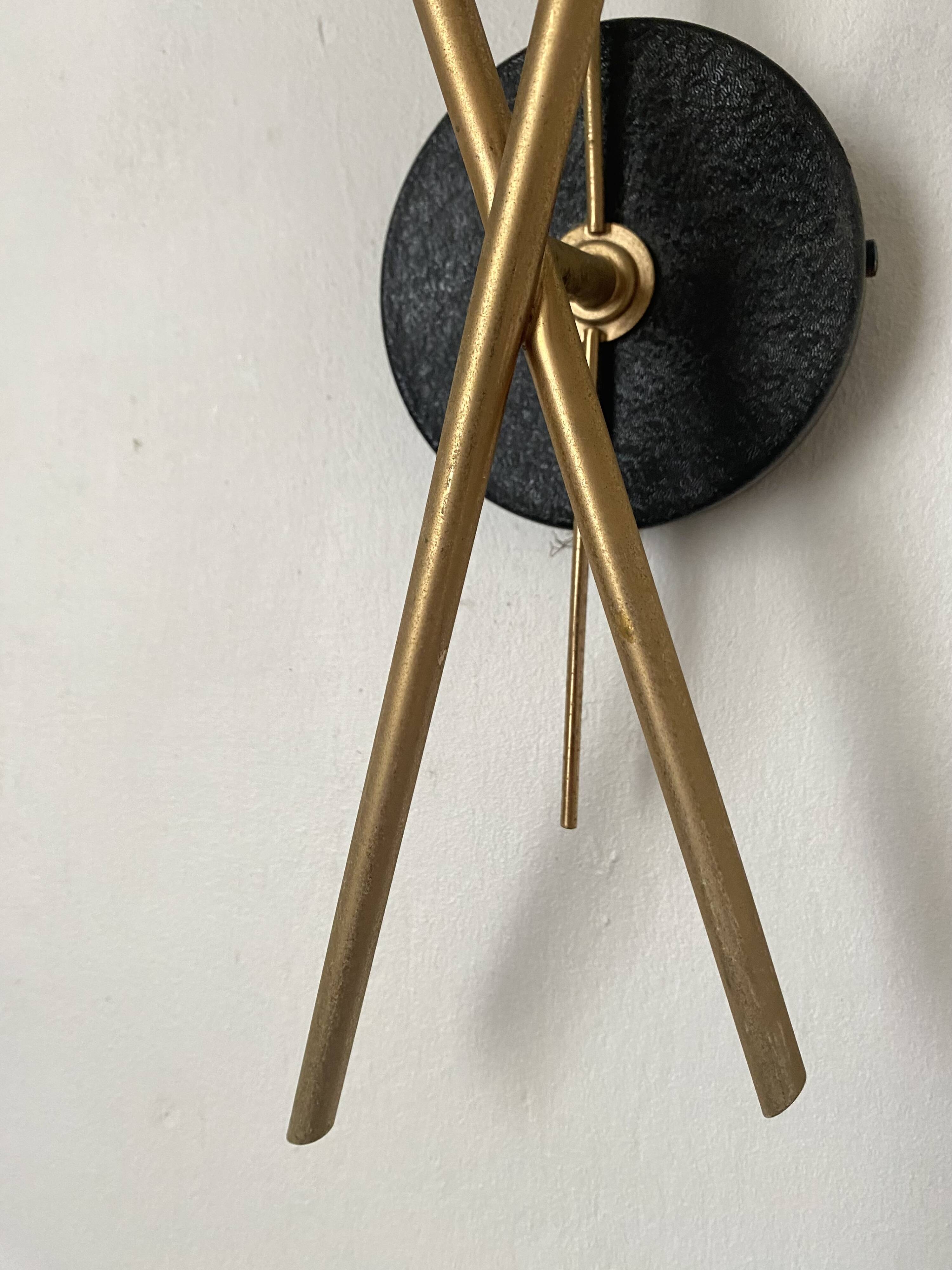 Pair of wall sconces from the 60s, gold metal and tulips.