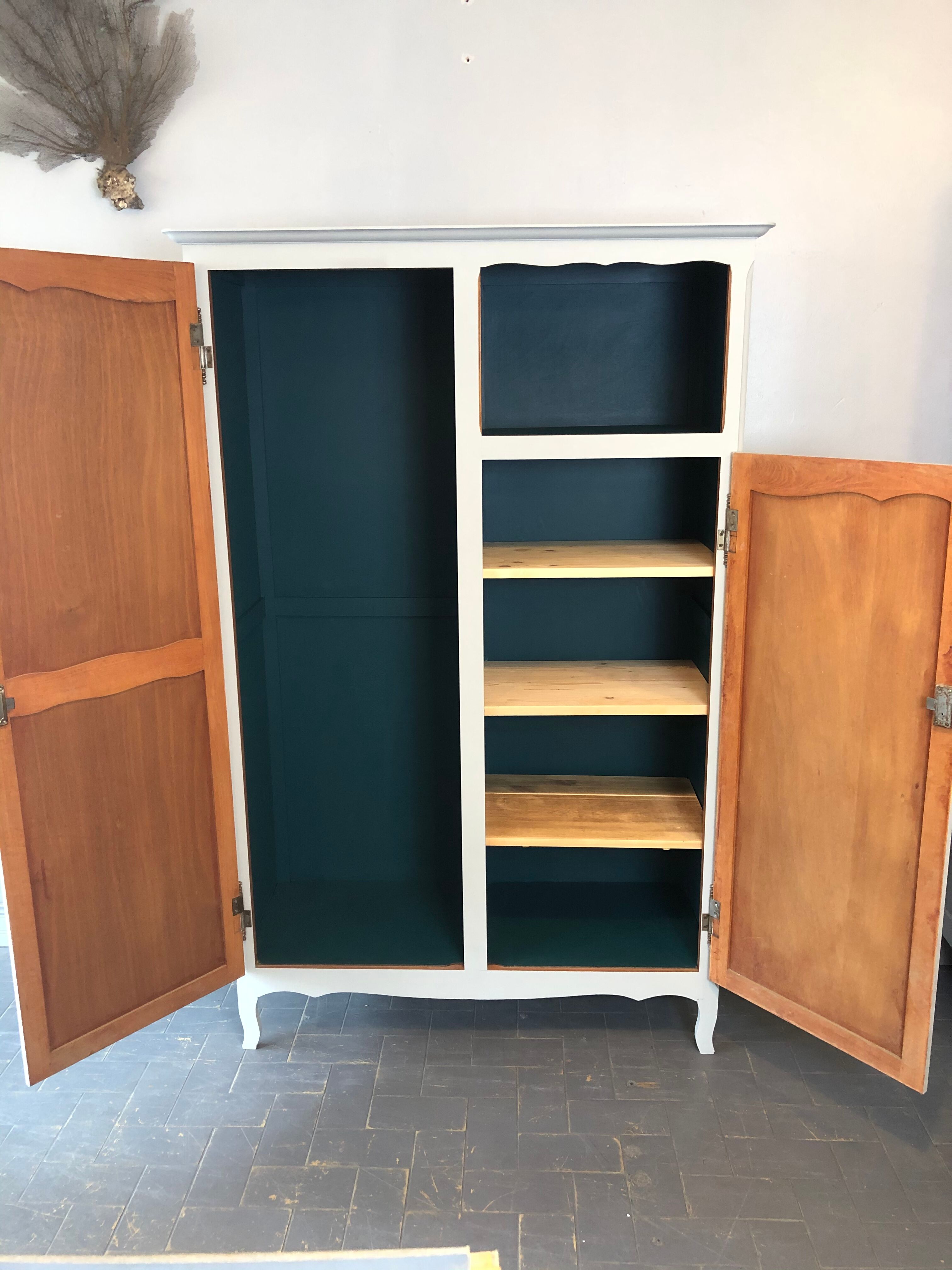 Armoire parisienne