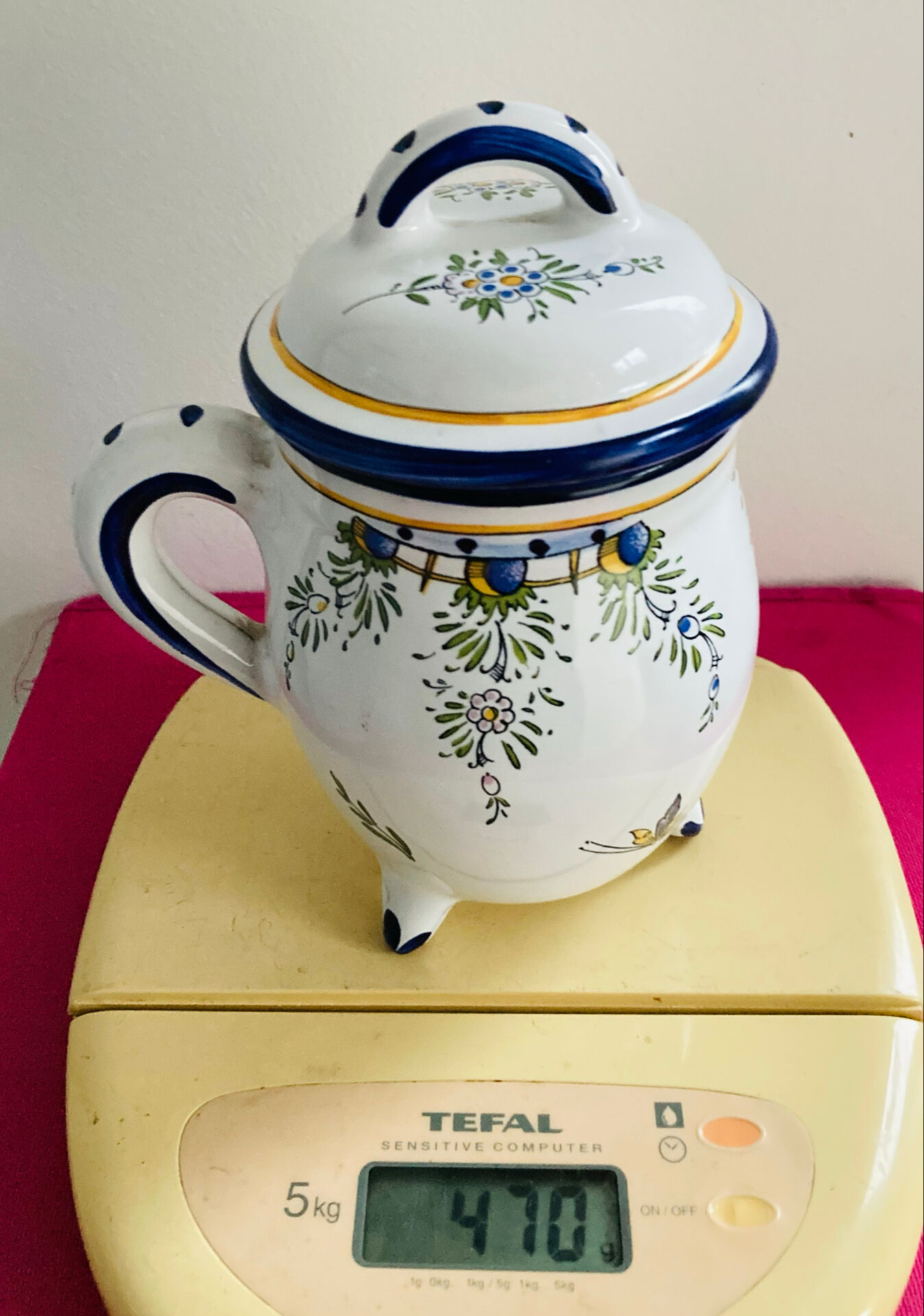 Covered pot from the 19th century by the Art pottery of Angoulême Le Renoleau.