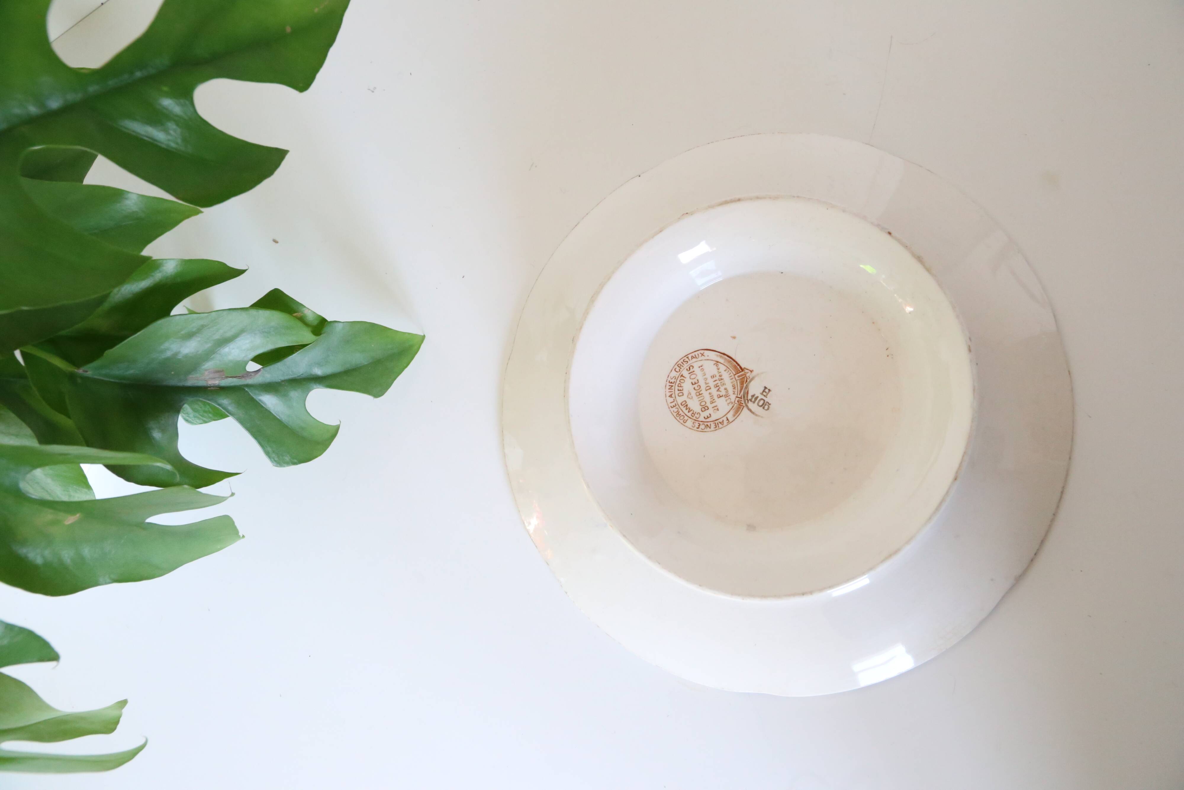 Servant dish on piedouche, Grand Dépôt Paris E. Bourgeois, 19th century