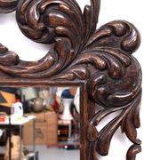 Miroir monumental ancien du XVIIIe siècle en chêne, orné d'un chérubin, de Hollande.