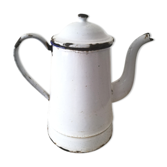 Old coffee maker made of enamelled sheet metal