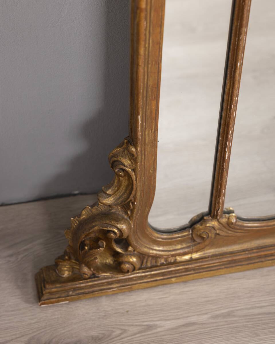EARLY 20TH CENTURY BAROQUE-STYLE GOLDEN WOODEN WALL MIRROR