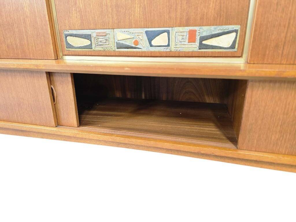 XL vintage sideboard with ceramic accents