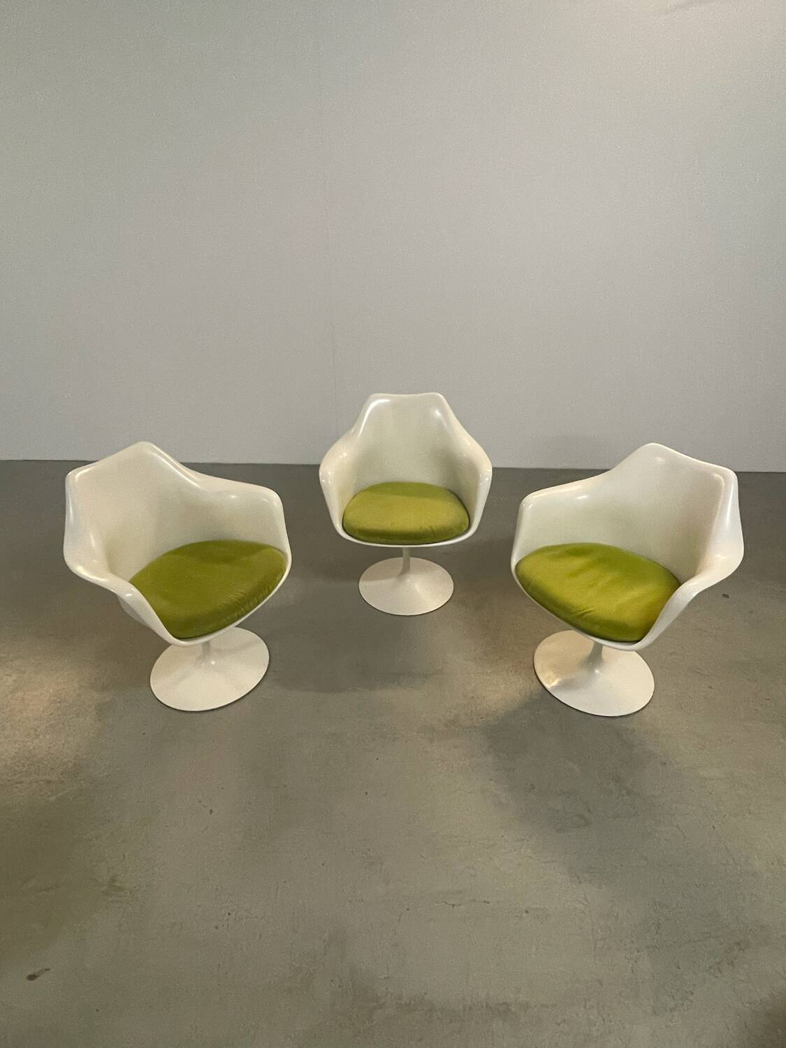 3x Eero Saarinen Tulip Armchair Knoll International