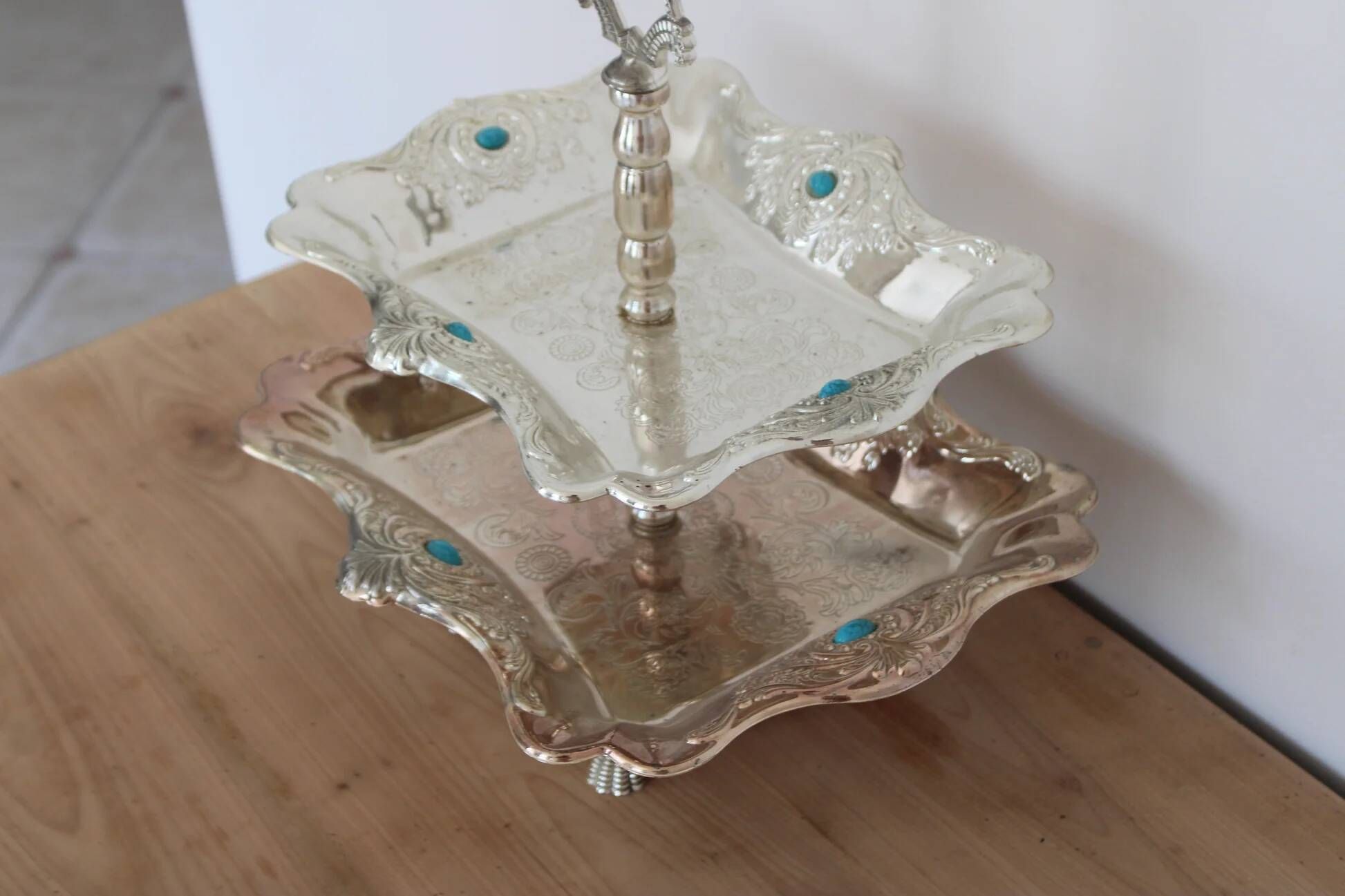 Vintage two-tiered server in oriental style – Silver-plated metal and turquoise cabochons.