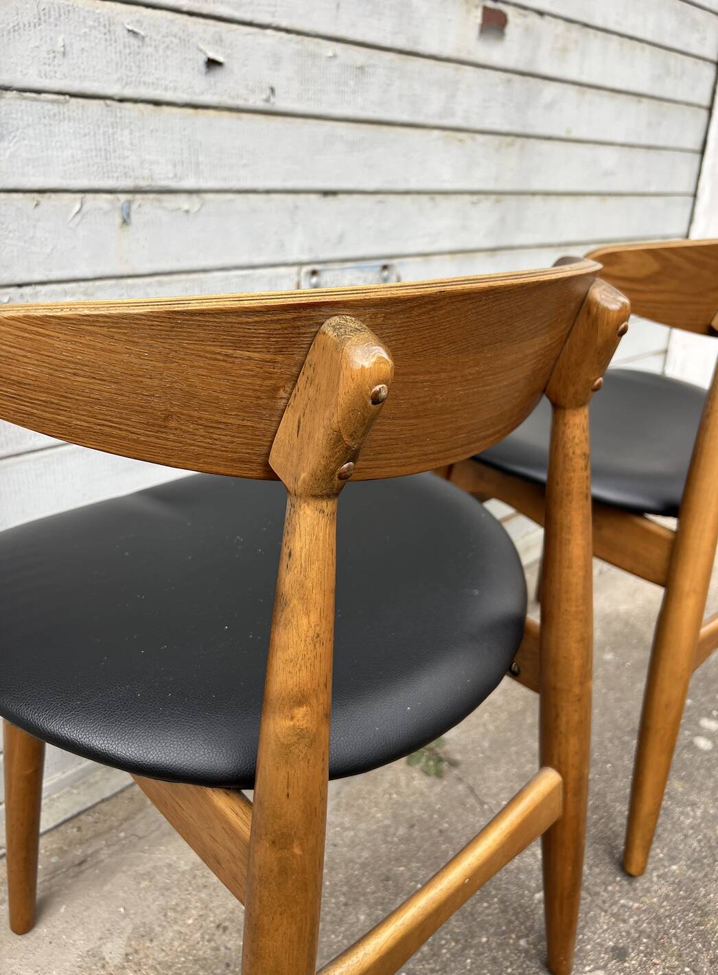 (Lot) 2 Compass Leg Scandinavian Style Chairs