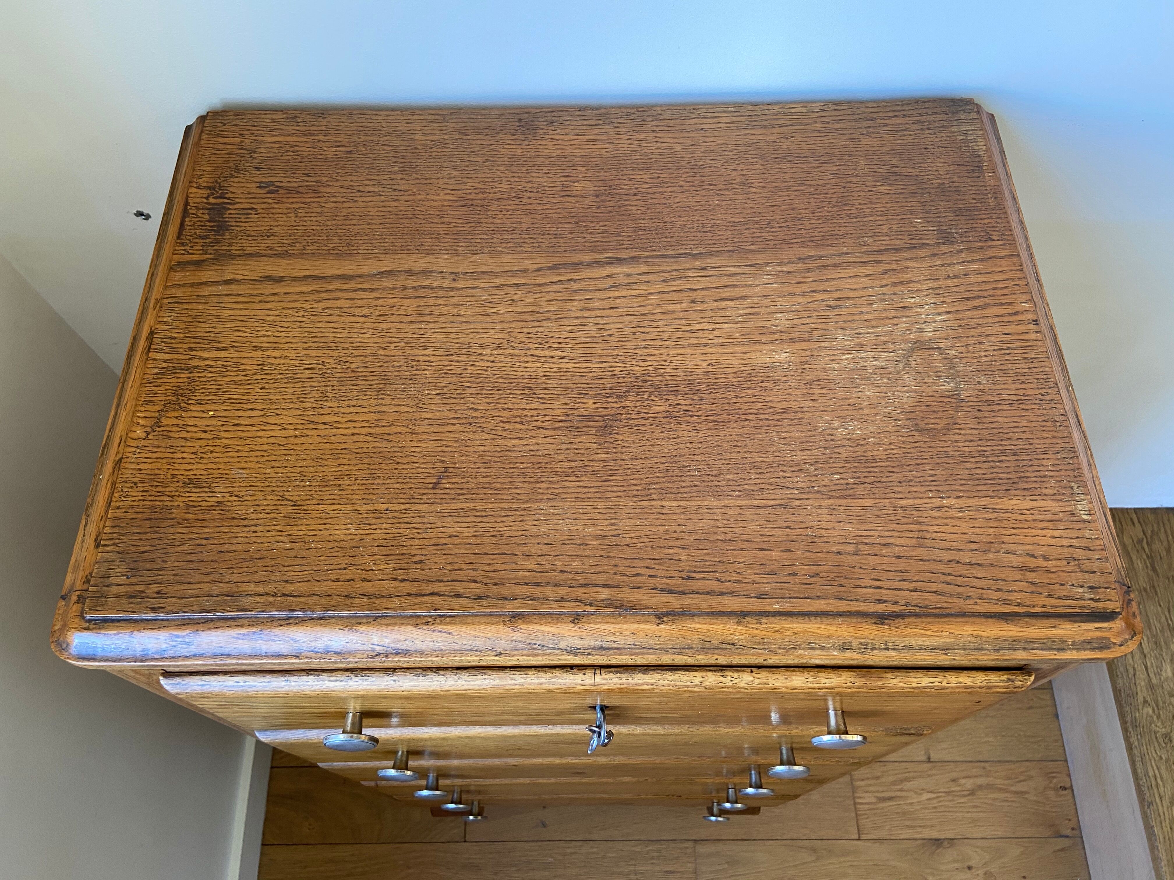 Wooden dresser 5 drawers