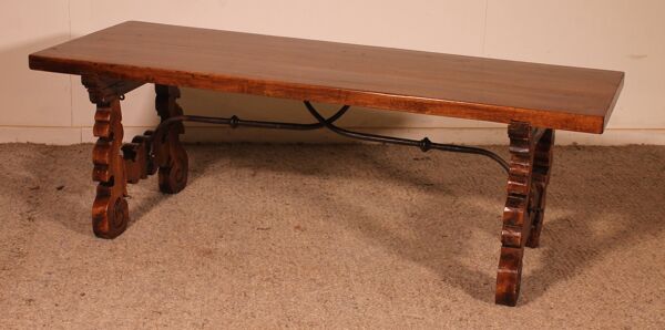 Table Basse Espagnole En Noyer - 17° Siècle