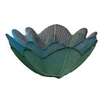 Flower-shaped glass bowls