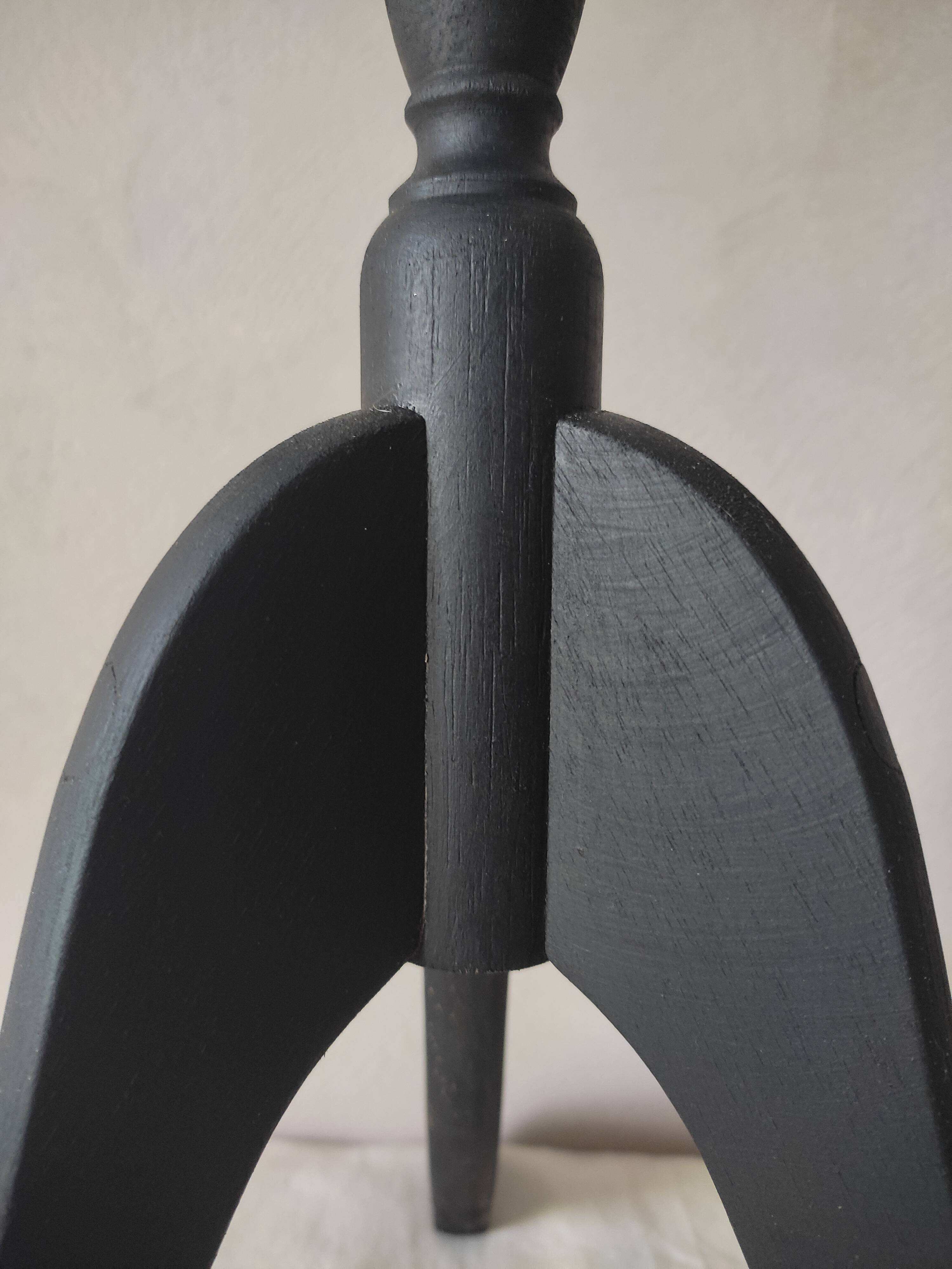 Marble tripod sellette