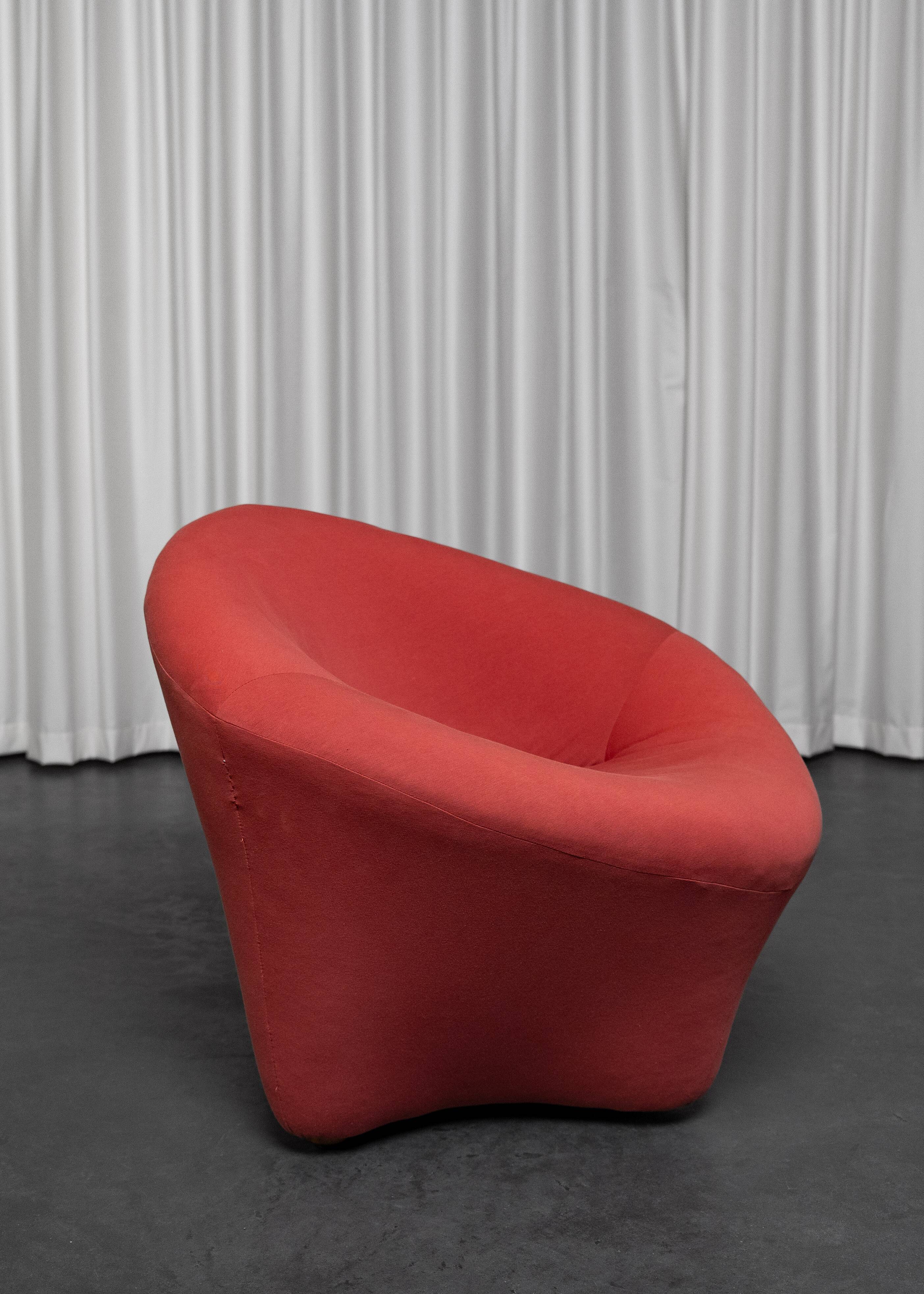 Set of 3 Space Age armchairs in the style of Pierre Paulin.