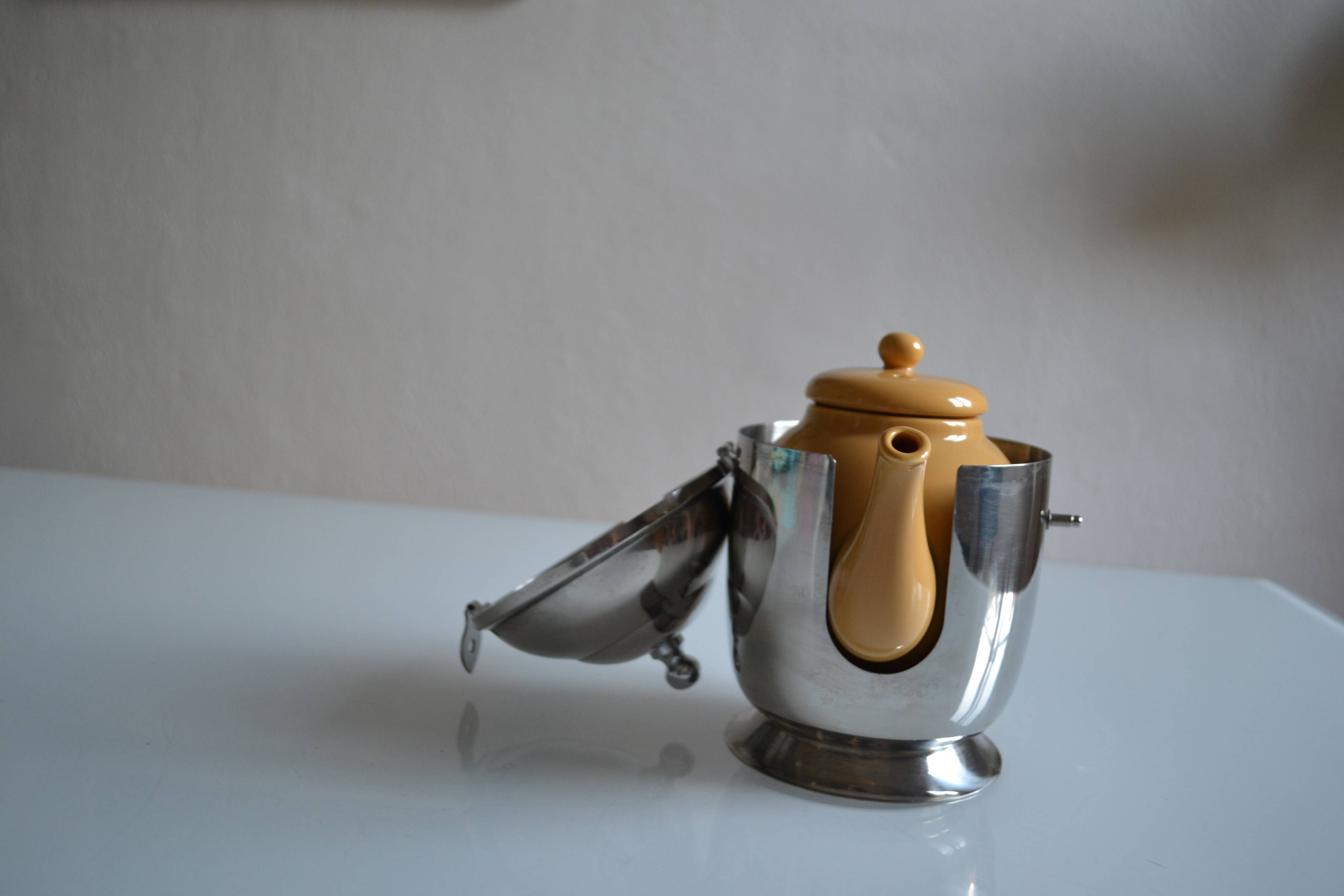 Insulated ceramic teapot with metal and felt 0.5 liters