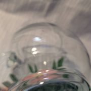 Pichet décoratif avec motif floral
