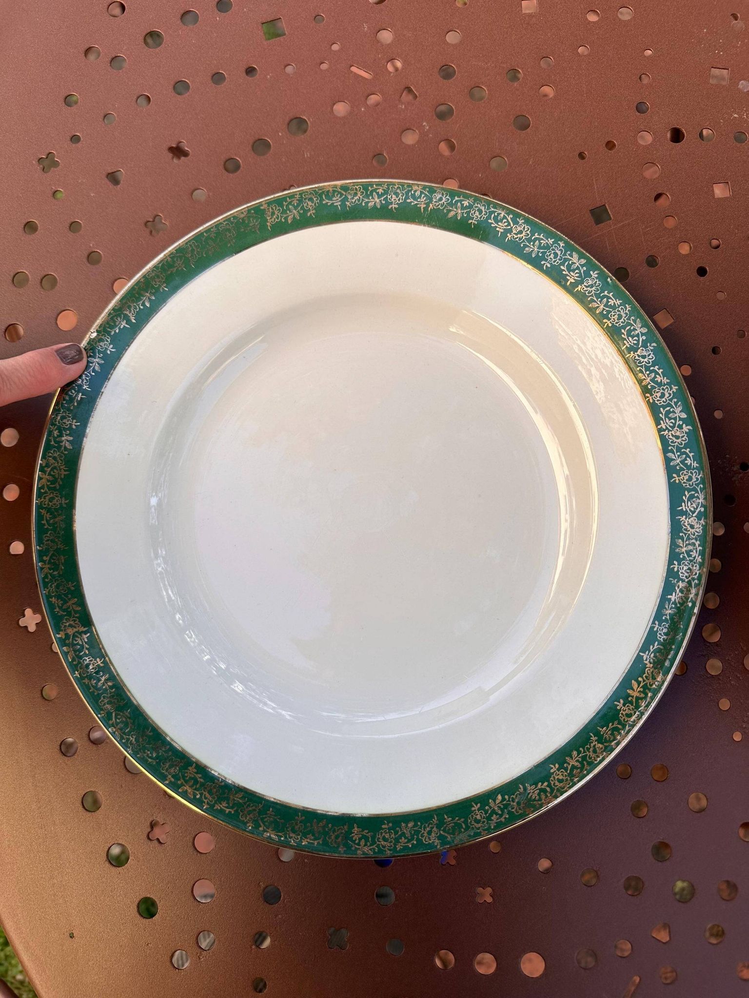 Round earthenware plate Digoin Sarreguemines Berry green with golden frieze.