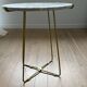 Round marble side table – Golden base – Elegant design