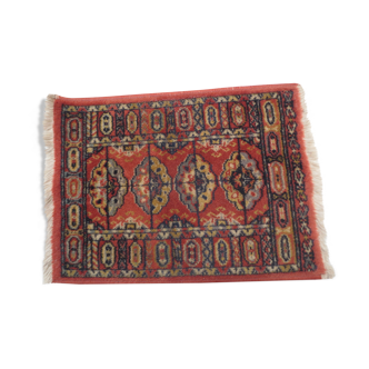 Old small rectangular wool carpet, oriental decoration / 4 medallions