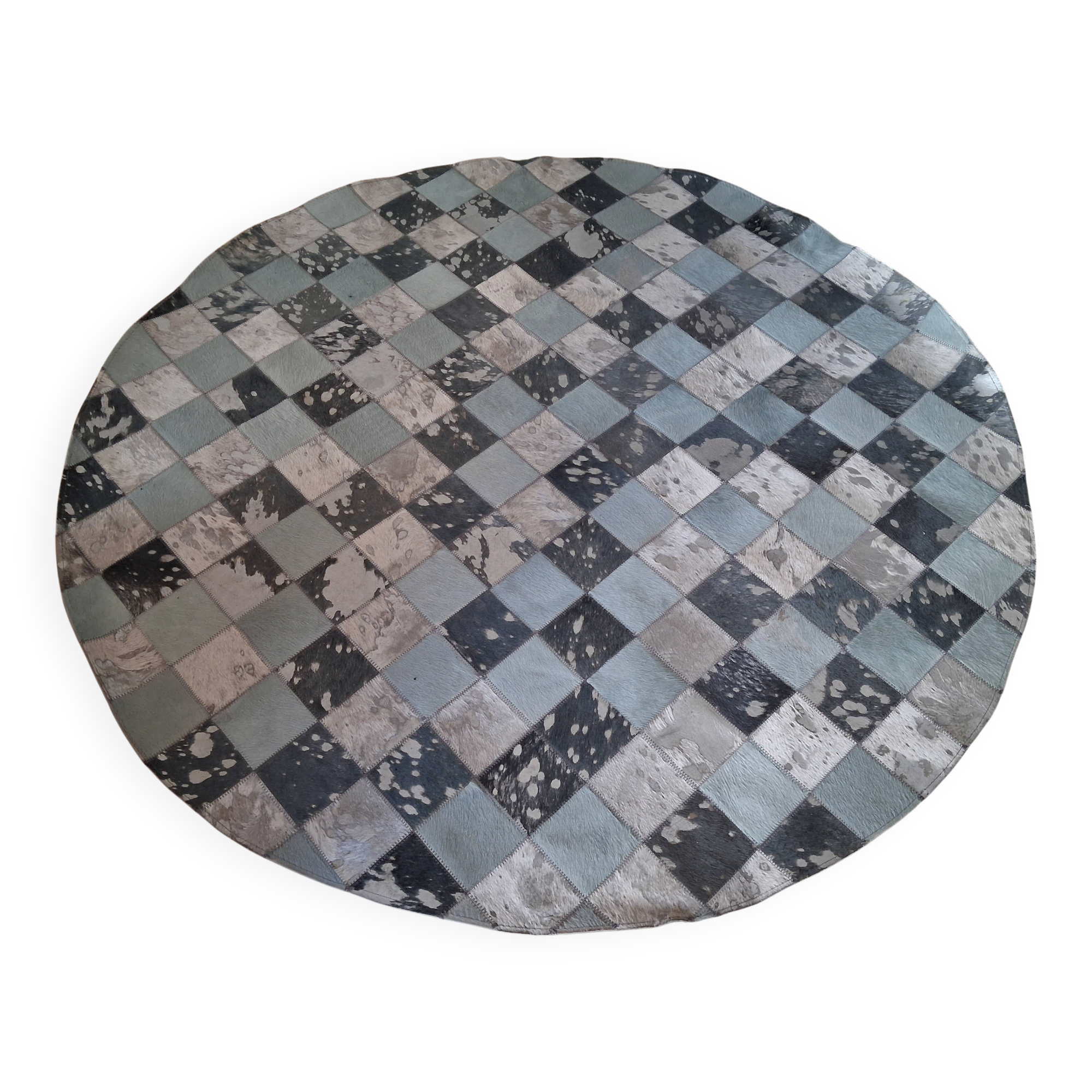 Round cowhide rug