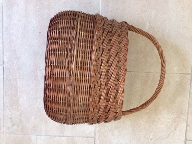 Panier ancien en osier tressé