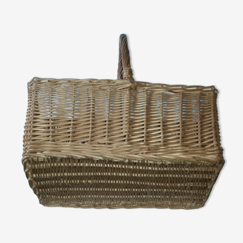 Bottle basket made of natural rattan