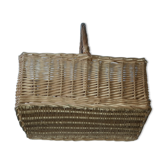 Bottle basket made of natural rattan