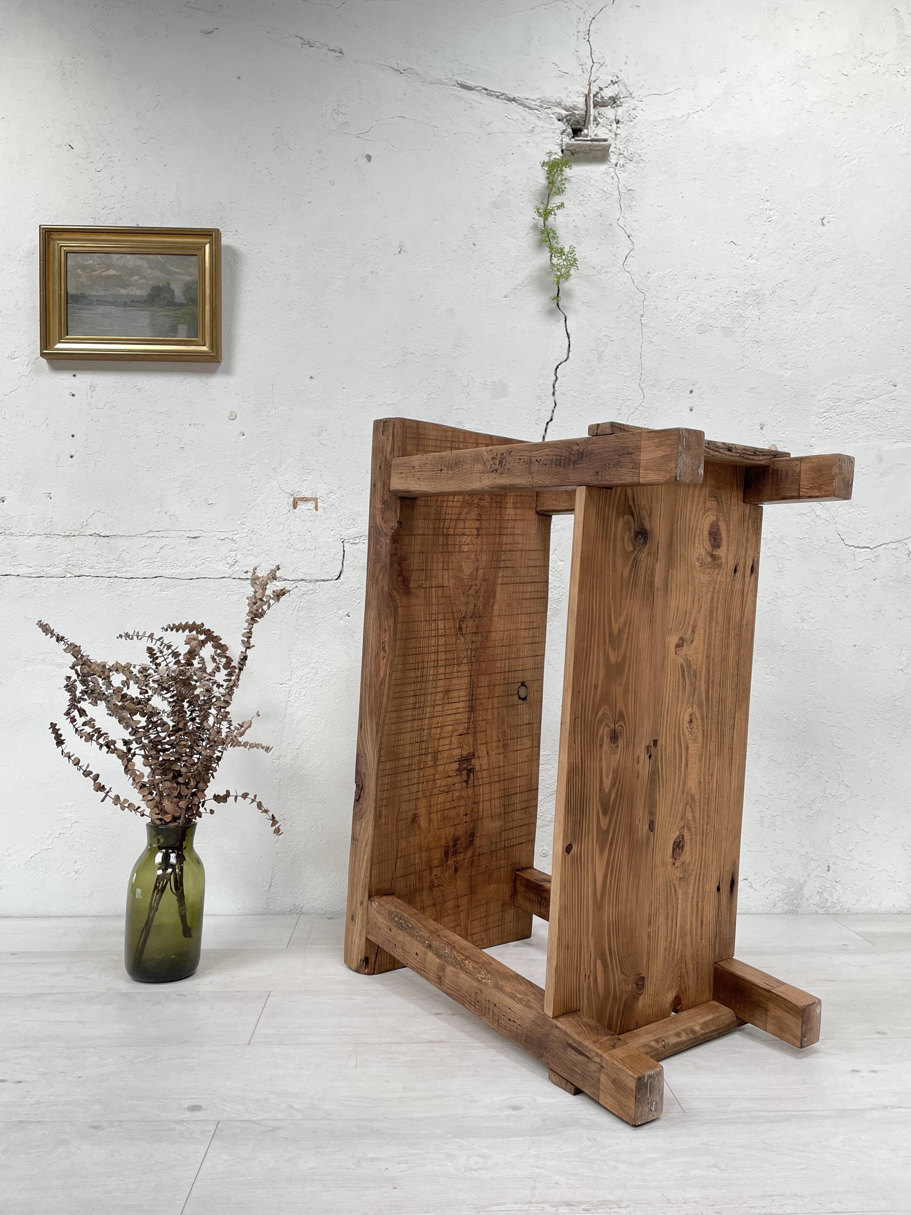 Establishment / console in raw wood