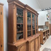 Large English library with a projection (renovated)