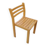 Chaise en bois massif