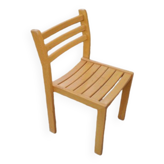 Chaise en bois massif