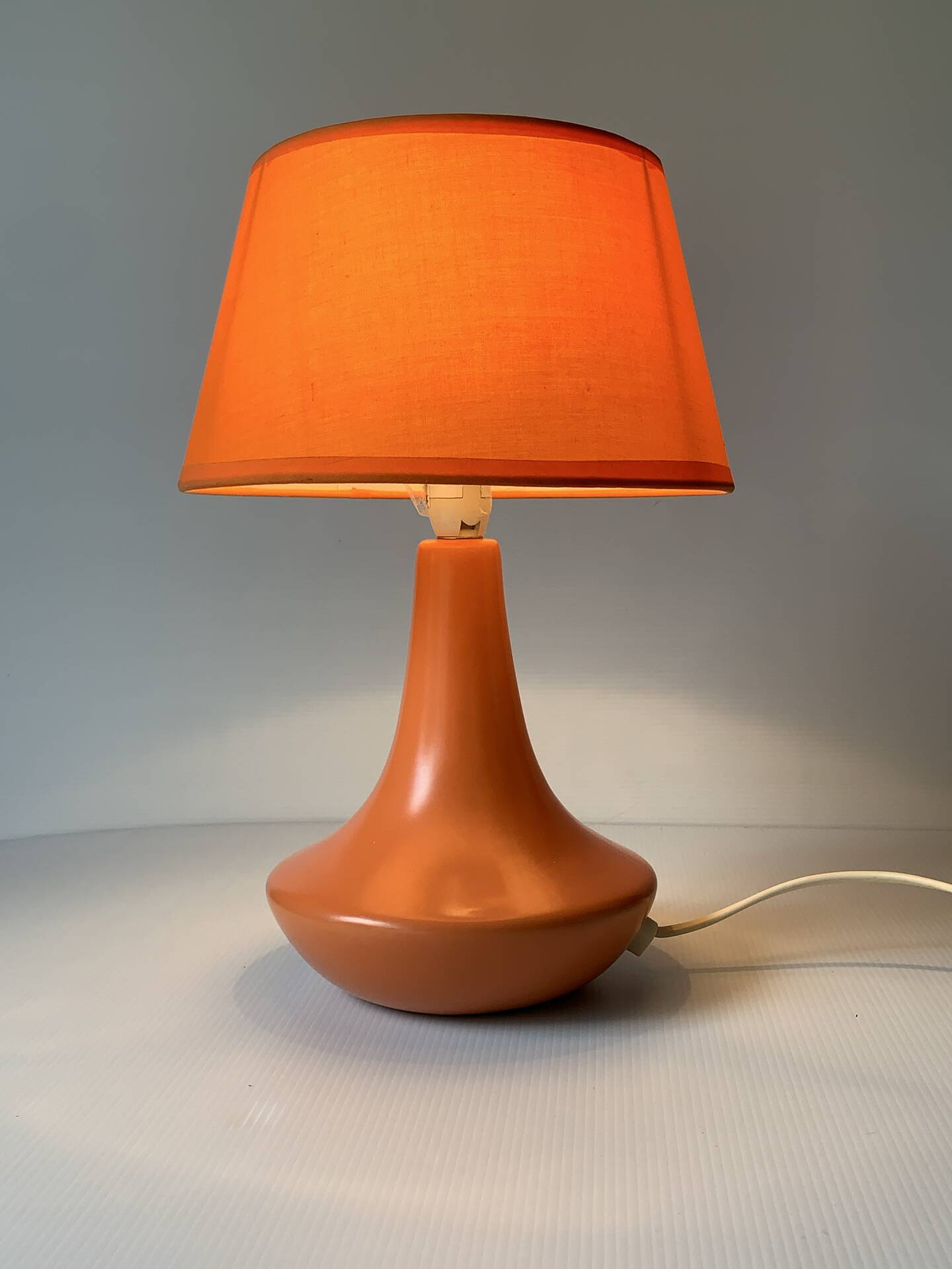 Lampe à poser pied tulipe orange 1970