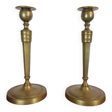 Paire de bougeoirs en laiton, XIXe, style néoclassique