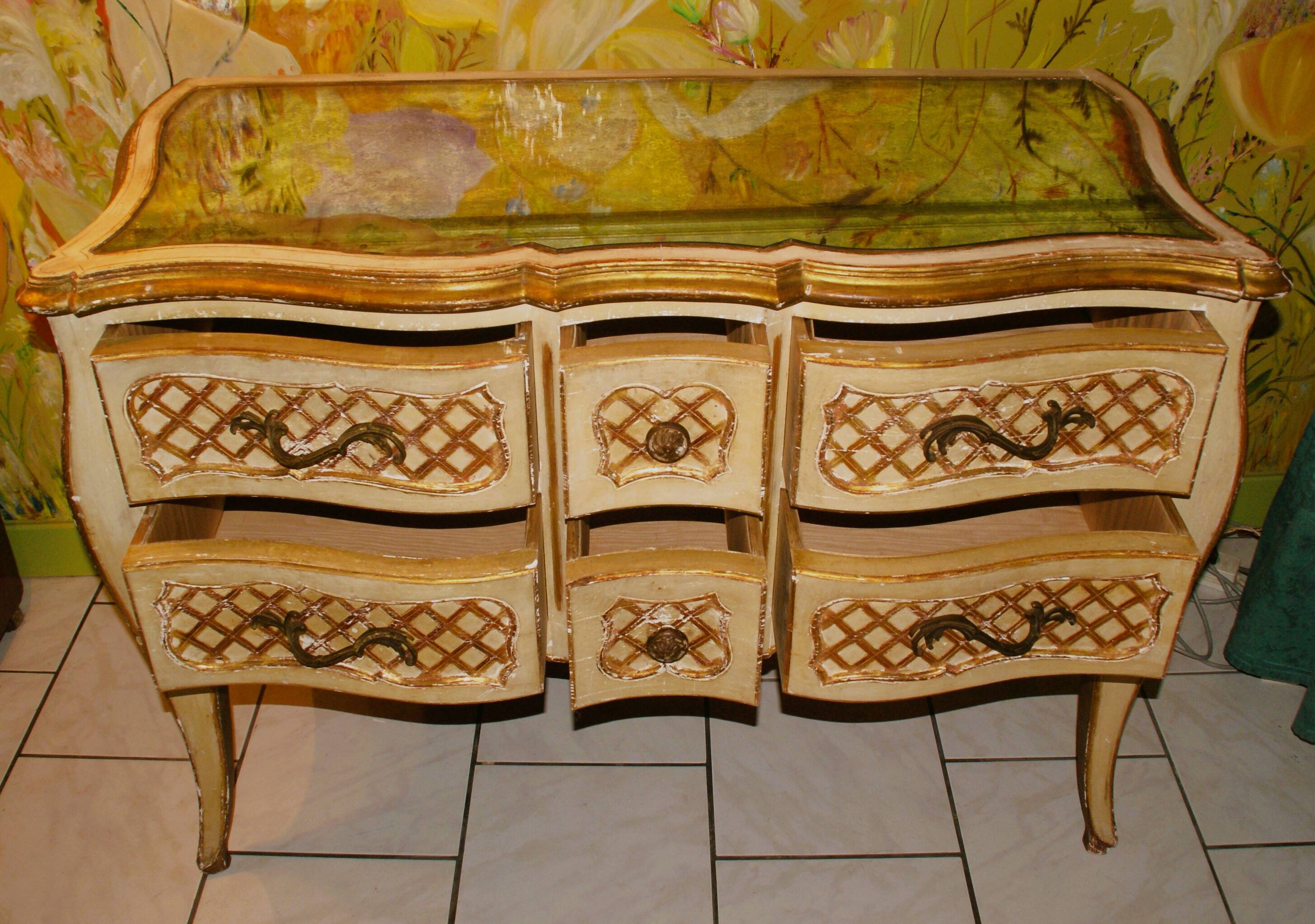 Commode 1900 galbée de style Louis xv