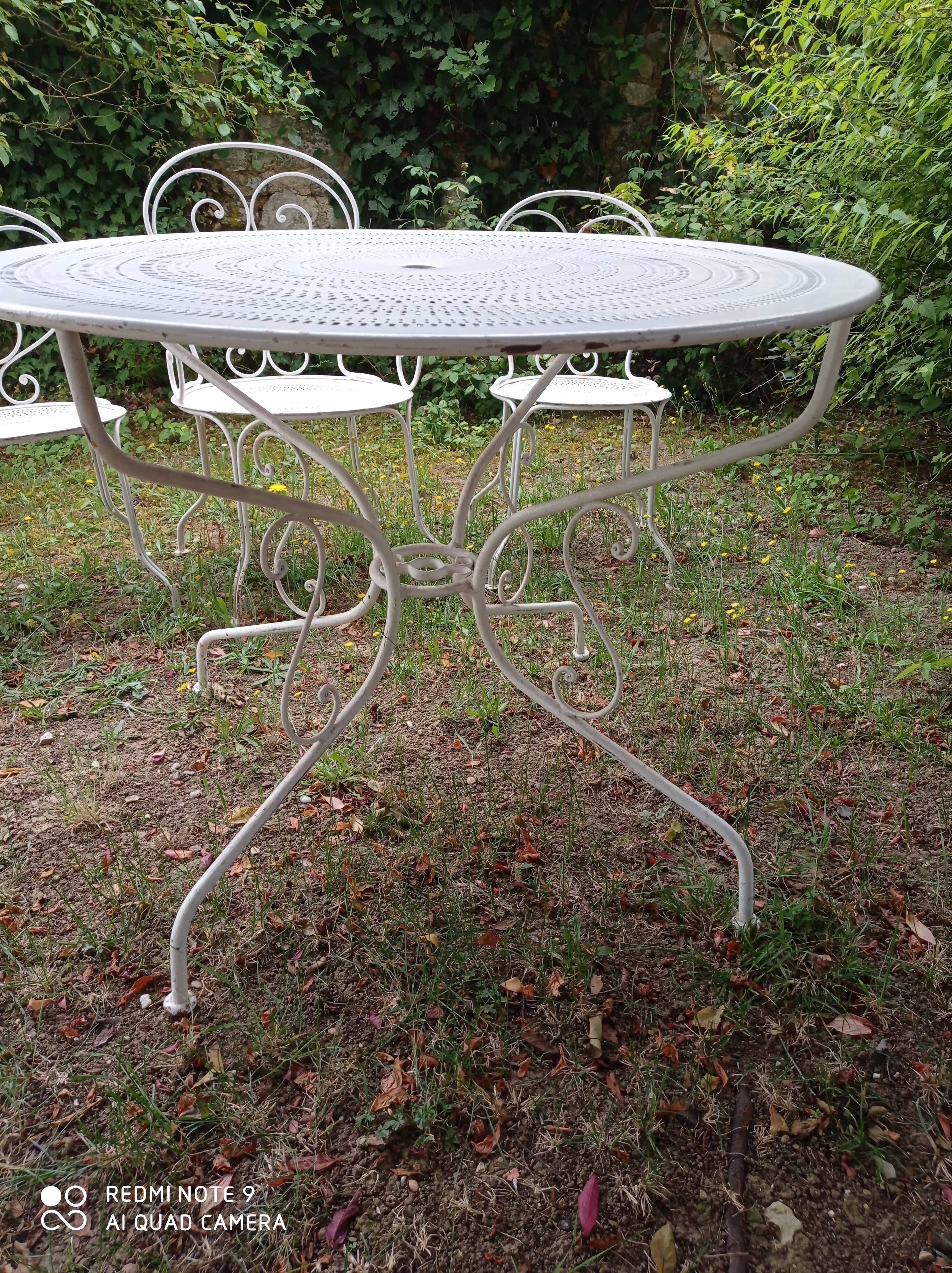 Wrought iron garden set